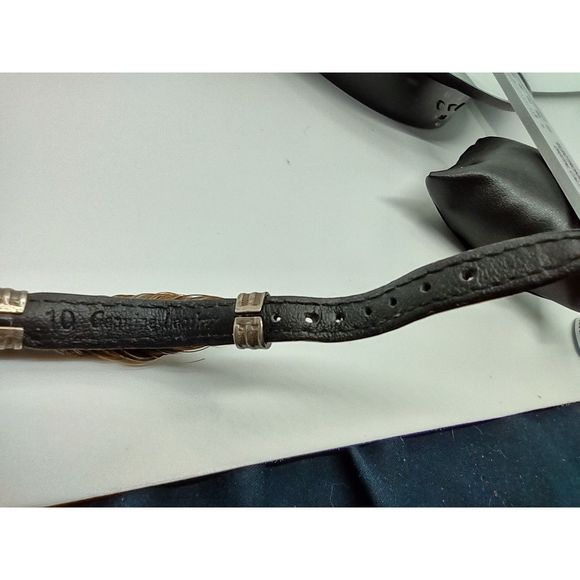 Watch Us Ladies Watch w/ Band that looks like a belt - Picture 7 of 9